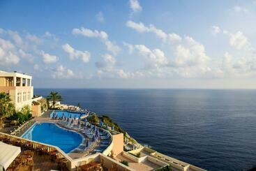 هتل Athina Palace Resort & Spa