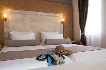 هتل Athina Palace Resort & Spa