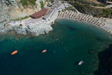 هتل Athina Palace Resort & Spa