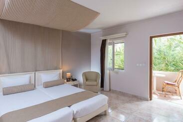 هتل Athina Palace Resort & Spa
