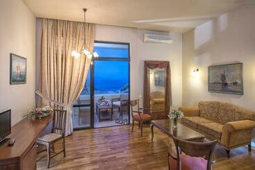هتل Athina Palace Resort & Spa
