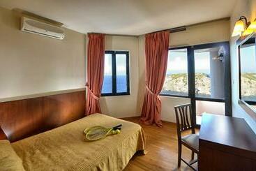 هتل Athina Palace Resort & Spa