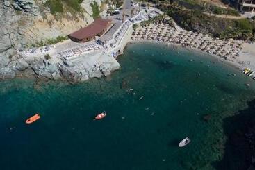هتل Athina Palace Resort & Spa