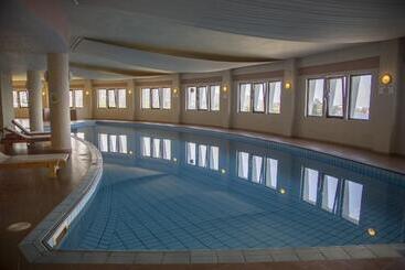 هتل Athina Palace Resort & Spa