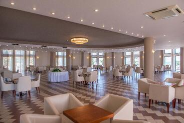هتل Athina Palace Resort & Spa