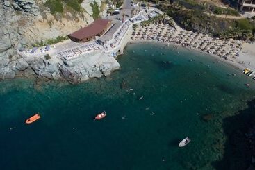 هتل Athina Palace Resort & Spa