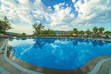 هتل Bodrum Holiday Resort & Spa