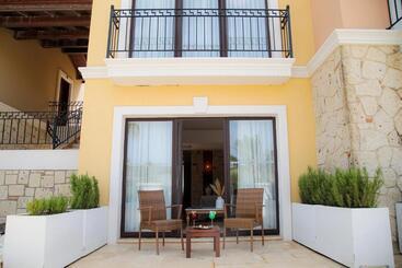 هتل Cocos The Club Solto