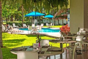 هتل Comfort Inn Puerto Vallarta Golfside & Marina