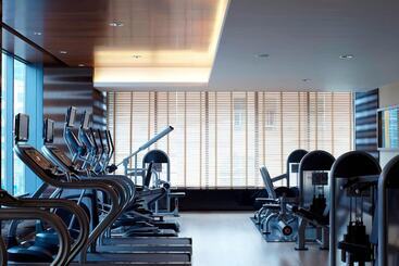 هتل Courtyard By Marriott Shanghai Central