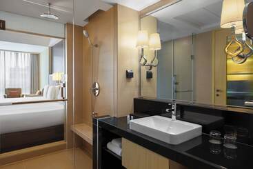 هتل Courtyard By Marriott Shanghai Central
