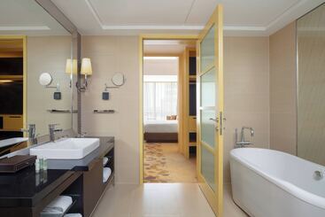 هتل Courtyard By Marriott Shanghai Central