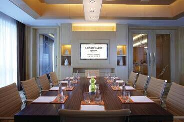 هتل Courtyard By Marriott Shanghai Central