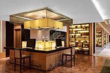 هتل Courtyard By Marriott Shanghai Central
