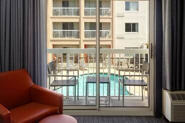 هتل Courtyard By Marriott Myrtle Beach Broadway