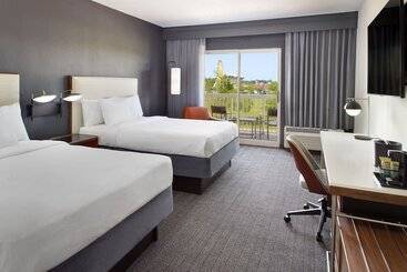 هتل Courtyard By Marriott Myrtle Beach Broadway