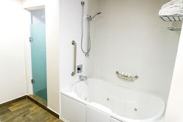 هتل Courtyard By Marriott San Luis Potosi