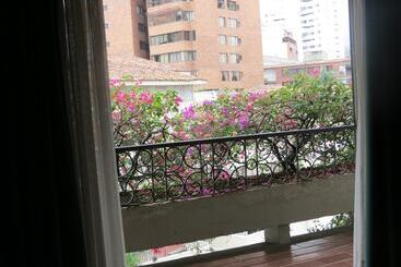 هتل Del Oeste B&b