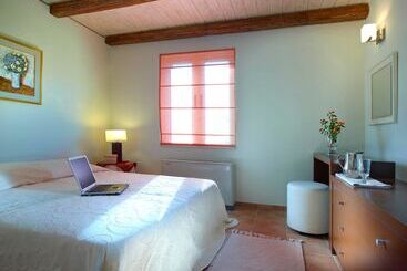 هتل Eliathos Residence Houses