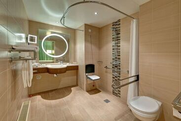 هتل Hilton Garden Inn Frankfurt Airport
