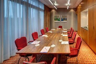 هتل Hilton Garden Inn Frankfurt Airport