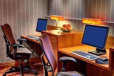 هتل Hilton Garden Inn Frankfurt Airport