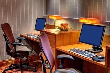 هتل Hilton Garden Inn Frankfurt Airport
