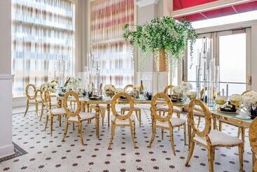 هتل Hilton Garden Inn Jackson Downtown