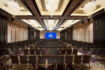 هتل Hilton Shenzhen Futian