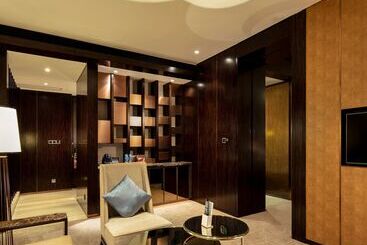 هتل Hilton Shenzhen Futian