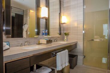 هتل Hilton Shenzhen Futian