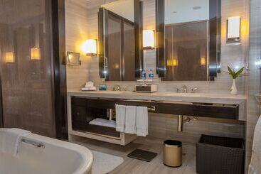 هتل Hilton Shenzhen Futian