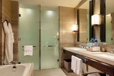 هتل Hilton Shenzhen Futian