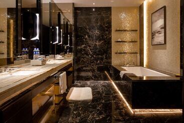 هتل Hilton Shenzhen Futian