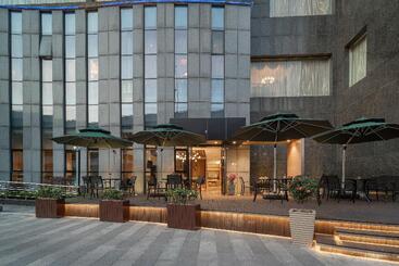 هتل Holiday Inn Express Shanghai Jinqiao Central, An Ihg