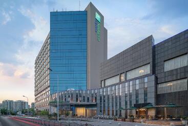 هتل Holiday Inn Express Shanghai Jinqiao Central, An Ihg