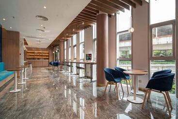 هتل Holiday Inn Express Shanghai Jinqiao Central, An Ihg