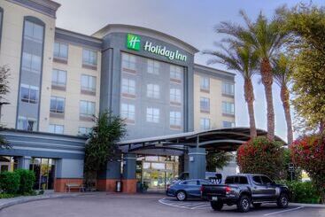 هتل Holiday Inn & Suites Phoenix Airport, An Ihg
