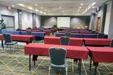 هتل Holiday Inn & Suites Phoenix Airport, An Ihg