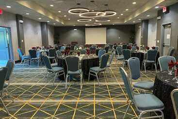 هتل Holiday Inn & Suites Phoenix Airport, An Ihg