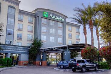 هتل Holiday Inn & Suites Phoenix Airport, An Ihg