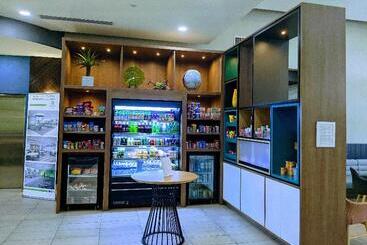 هتل Holiday Inn & Suites Phoenix Airport, An Ihg
