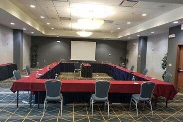 هتل Holiday Inn & Suites Phoenix Airport, An Ihg