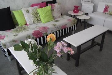 Отель Hôtel Des Pays Bas