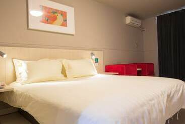 هتل Jinjiang Inn Select Huizhou West Lake Pedestrian Street