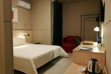 هتل Jinjiang Inn Select Huizhou West Lake Pedestrian Street