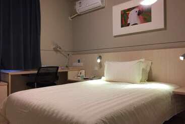 هتل Jinjiang Inn Select Huizhou West Lake Pedestrian Street