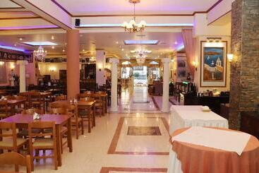 هتل Kosta Famissi