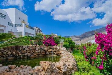 هتل Lambis Studios & Apartments