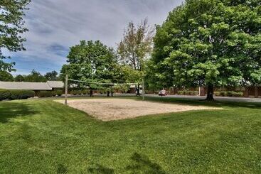 هتل Parkview Inn And Conference Center